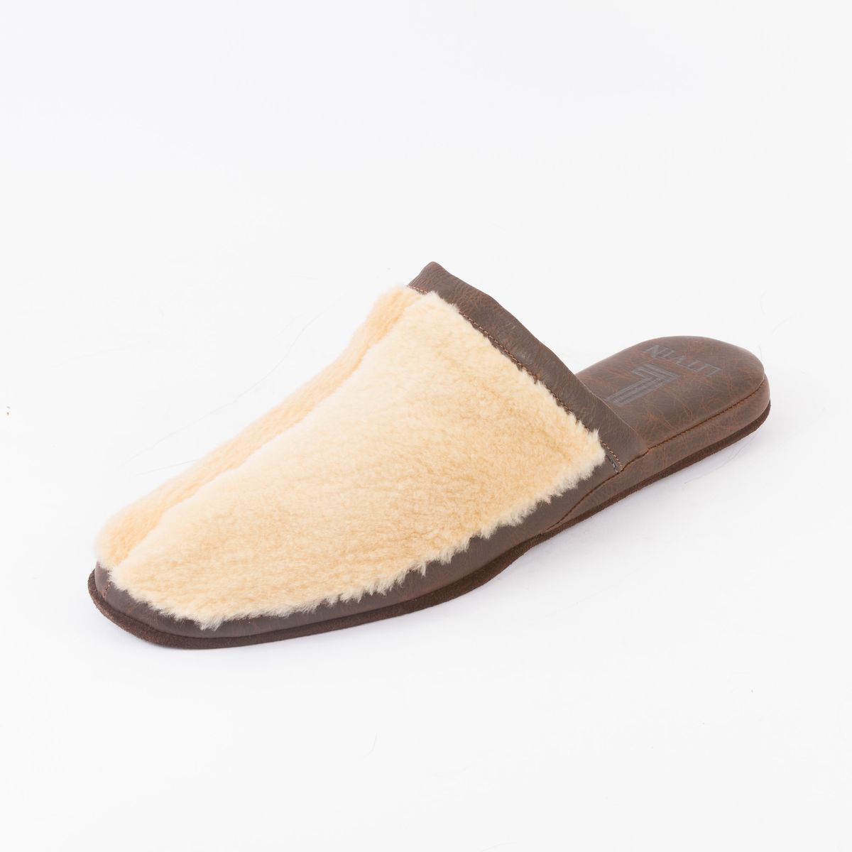 Men's home slippers 